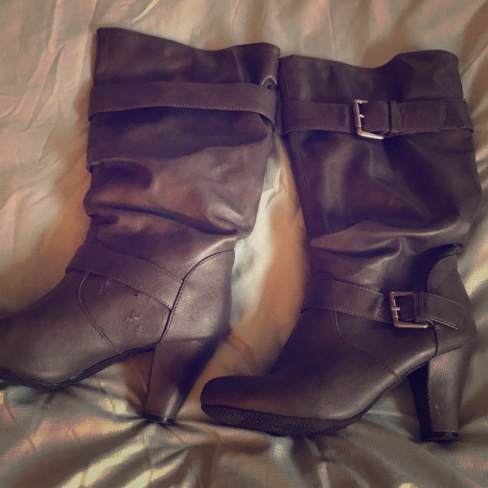 Size 8 grey boots